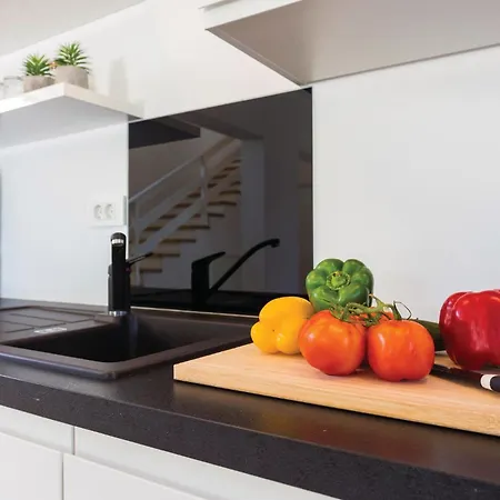 Four-bedroom In Сasa de vacaciones Premantura