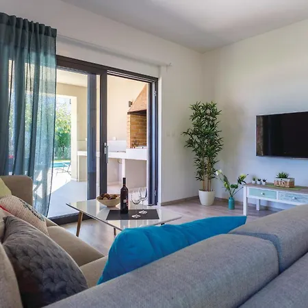 Сasa de vacaciones Four-bedroom In