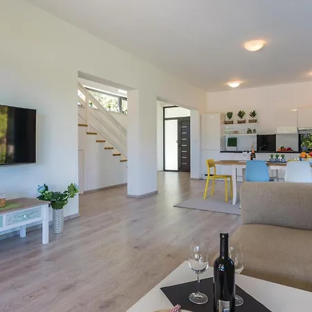 Four-bedroom In Prázdninový dům *