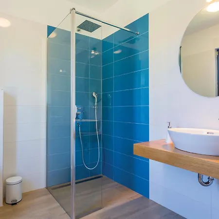 Prázdninový dům Four-bedroom In Premantura